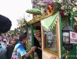 Bupati Mansur Disambut Puluhan Ribu Masyarakat Dalam Pawai Kirab Pataka Hari Jadi Kabupaten Pemalang ke-449