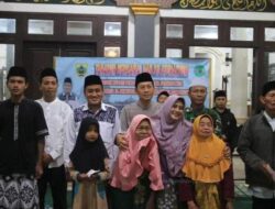 Bupati Pemalang Serahkan Bantuan ke Warga saat Tarhim di Masjid Baitussalam Belik