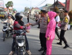 Berkah Ramadan, Polres Kerinci Bagikan Takjil Gratis ke Masyarakat