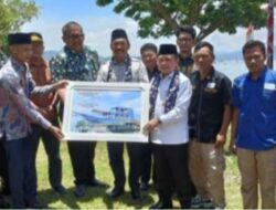Gubernur Jambi Didampingi Pj Bupati Kerinci Serahkan Kapal Wisata KSW ke Pengelola