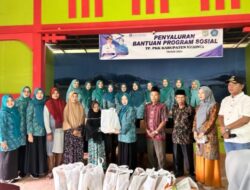 Ketua TP-PKK Kerinci Salurkan Bansos Kerjasama Bank Indonesia di Desa Koto Tuo Ujung Pasir