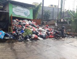 Pengelolaan Amburadul, Sampah Kerap Menumpuk di Pintu Masuk Pasar Ciluar Bogor