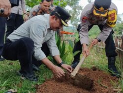 Pj Bupati Asraf Tanam Pohon pada Peringatan Hari Bhayangkara ke-78