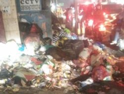 Jorok! Sampah Berserakan di Jalan Lintas Ciawi-Puncak
