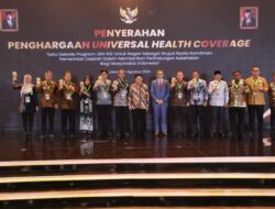 Bupati Tanjab Barat Raih Penghargaan UHC 2024
