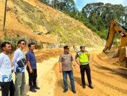 Pj Bupati Kerinci Tinjau Progres Akhir Jembatan Tamiai