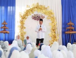 Hadiri Kegiatan BKMT Kayu Aro Barat, Bupati Kerinci Ajak Warga Waspadai Investasi Bodong