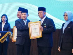 Gubernur Ansar Terima Satyalancana Wira Karya dari Presiden atas Kontribusi di Sektor Kelautan dan Perikanan