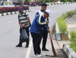 Jaga Wajah Kepri, Gubernur Ansar Pimpin Aksi Bersih-Bersih di Jalan Bandara RHF