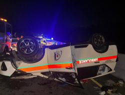 Ambulans Ringsek Setelah Tabrak Truk Trailer di Tol Permai, 3 Orang Tewas