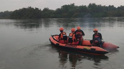 Korban Tenggelam di Sungai Kampar Belum Ditemukan, Tim SAR Perluas Area Pencarian
